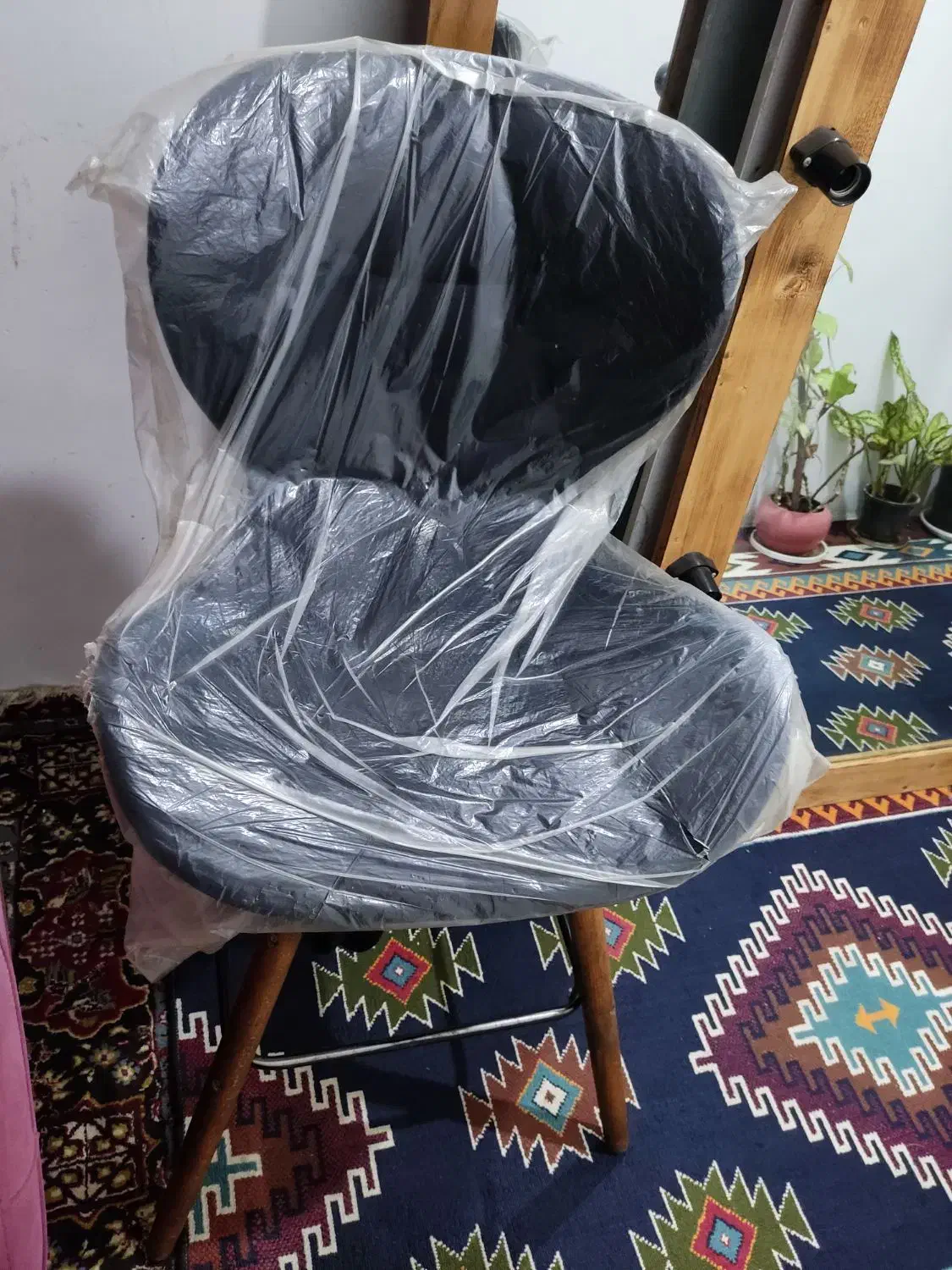 صندلی  تک|میز و صندلی غذاخوری|رودسر, |دیوار