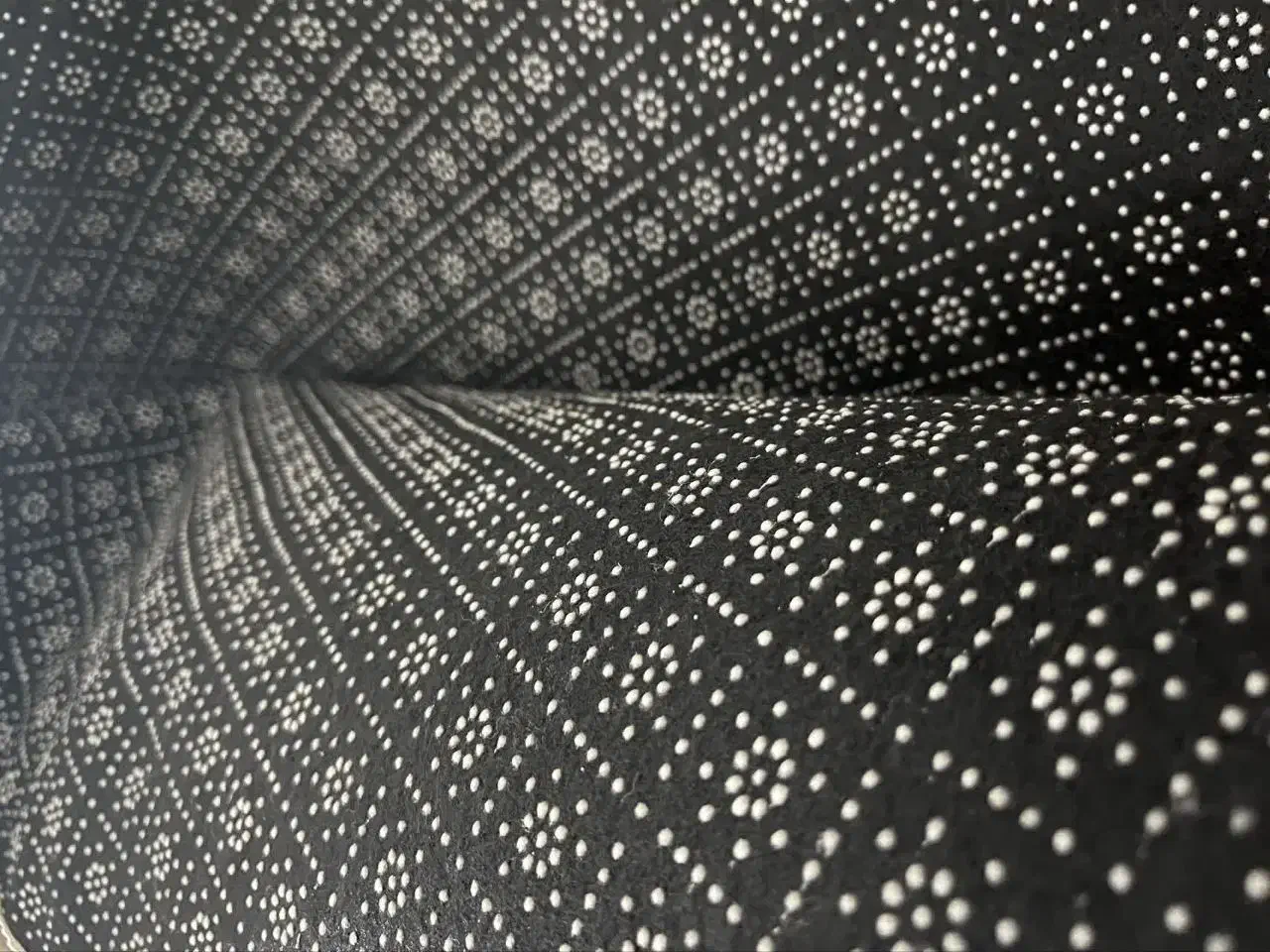 فرشینه ۲ در۲|فرش|قم, وادی السلام|دیوار