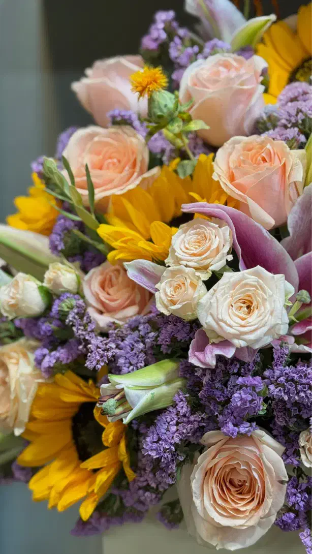 به یک نفر اقا جهت کار در گلفروشی نیازمندیم|استخدام بازاریابی و فروش|کرمان, |دیوار