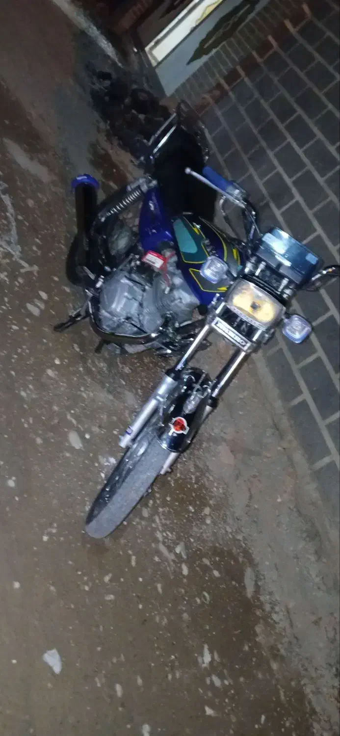 هندا 125|موتورسیکلت|اسفرورین, |دیوار