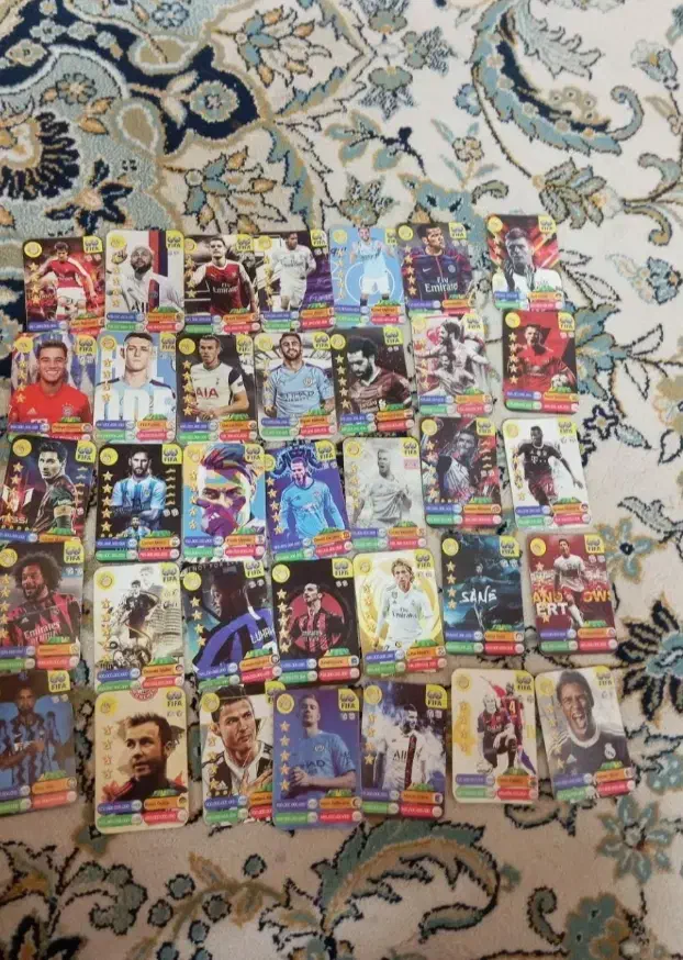 دو بسته کارت فوتبالی و زیبا به قیمت کارخانه میدم|اسباببازی|تنکابن, |دیوار