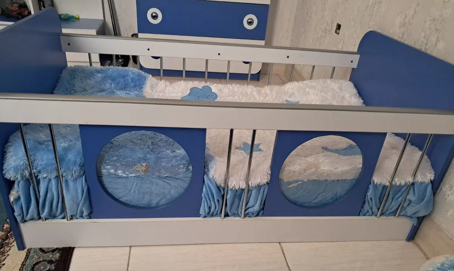 تخت بچهگانه در حد نو همراه با تشک|تخت و صندلی بچه|محلات, |دیوار