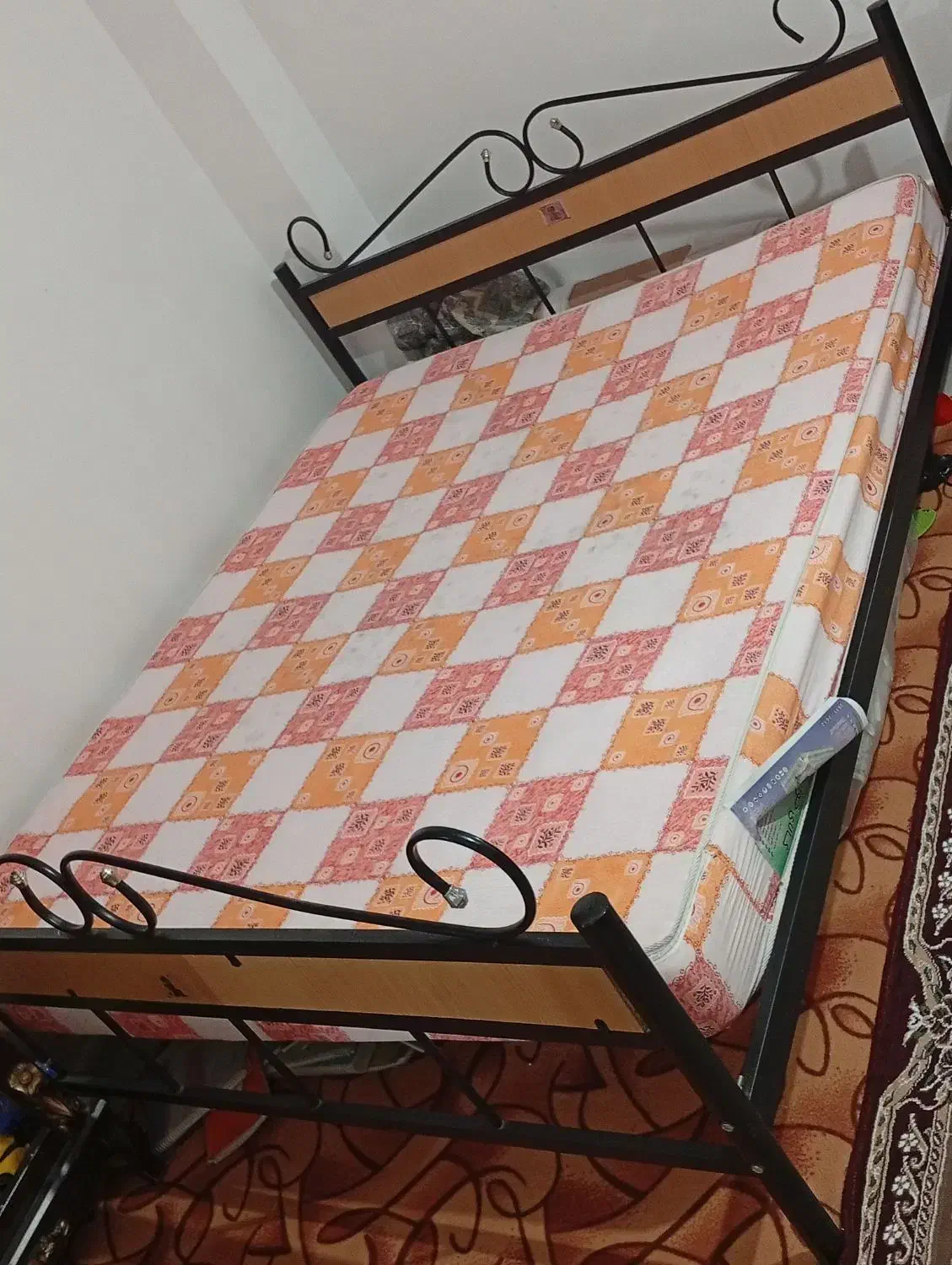 تخت خواب همراه تشک سالم|تخت و سرویس خواب|لردگان, |دیوار