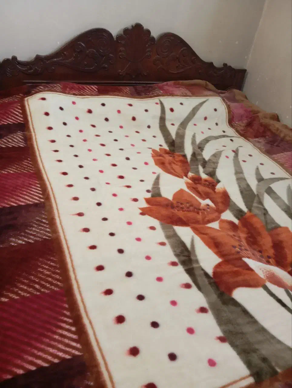 تخت دو نفره کاملا سالم|تخت و سرویس خواب|شهرکرد, |دیوار