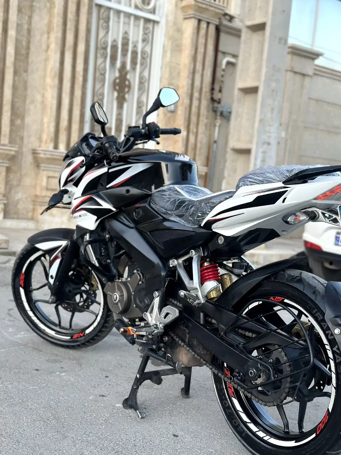 Ns 200 مدل 94 عروسک|موتورسیکلت|بروجرد, |دیوار