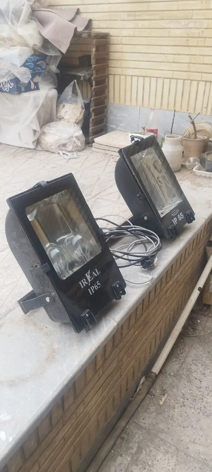 پرژکتور سیار مناسب باغ و حیاط|تلویزیون و پروژکتور|شاهین‌شهر, شهرک گلدیس|دیوار