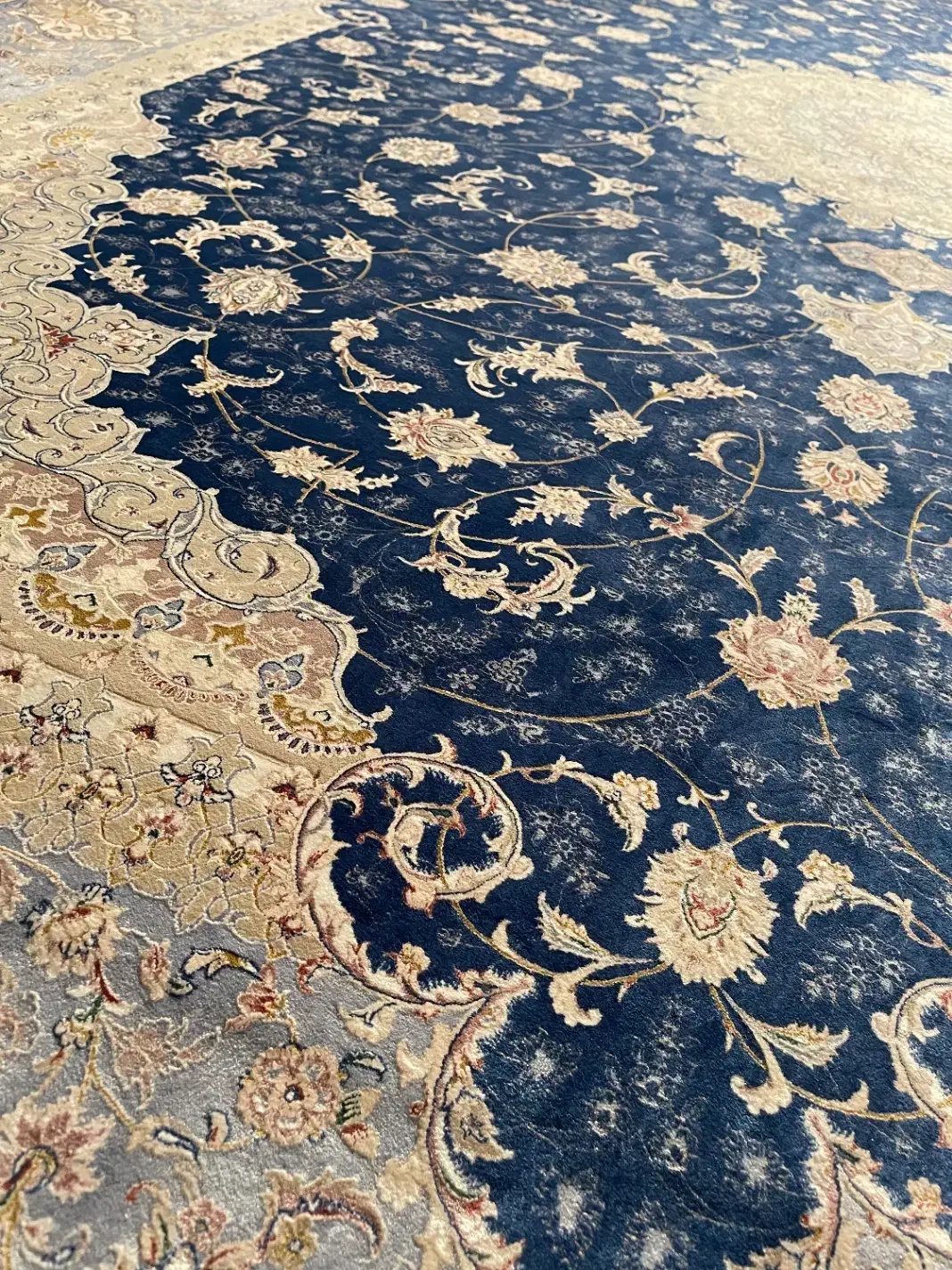 فرش ۹ متری ابریشم دستباف گونه|فرش|تهران, سیمای ایران|دیوار