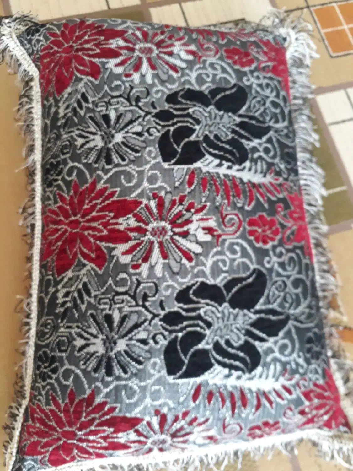 رو بالشت|رختخواب، بالش، پتو|سرپل ذهاب, |دیوار