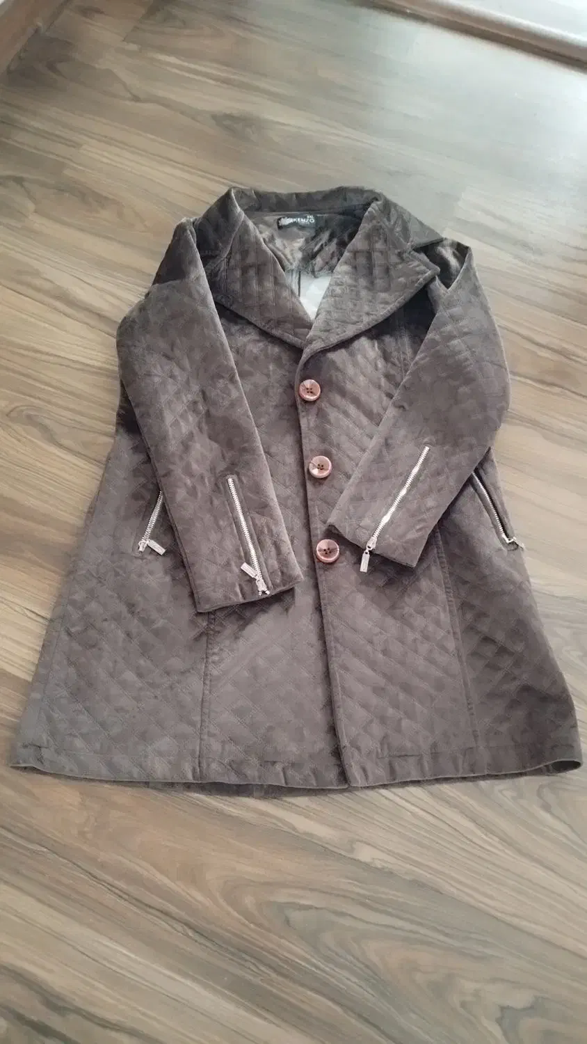 پالتو بارانی|لباس|گرگان, |دیوار