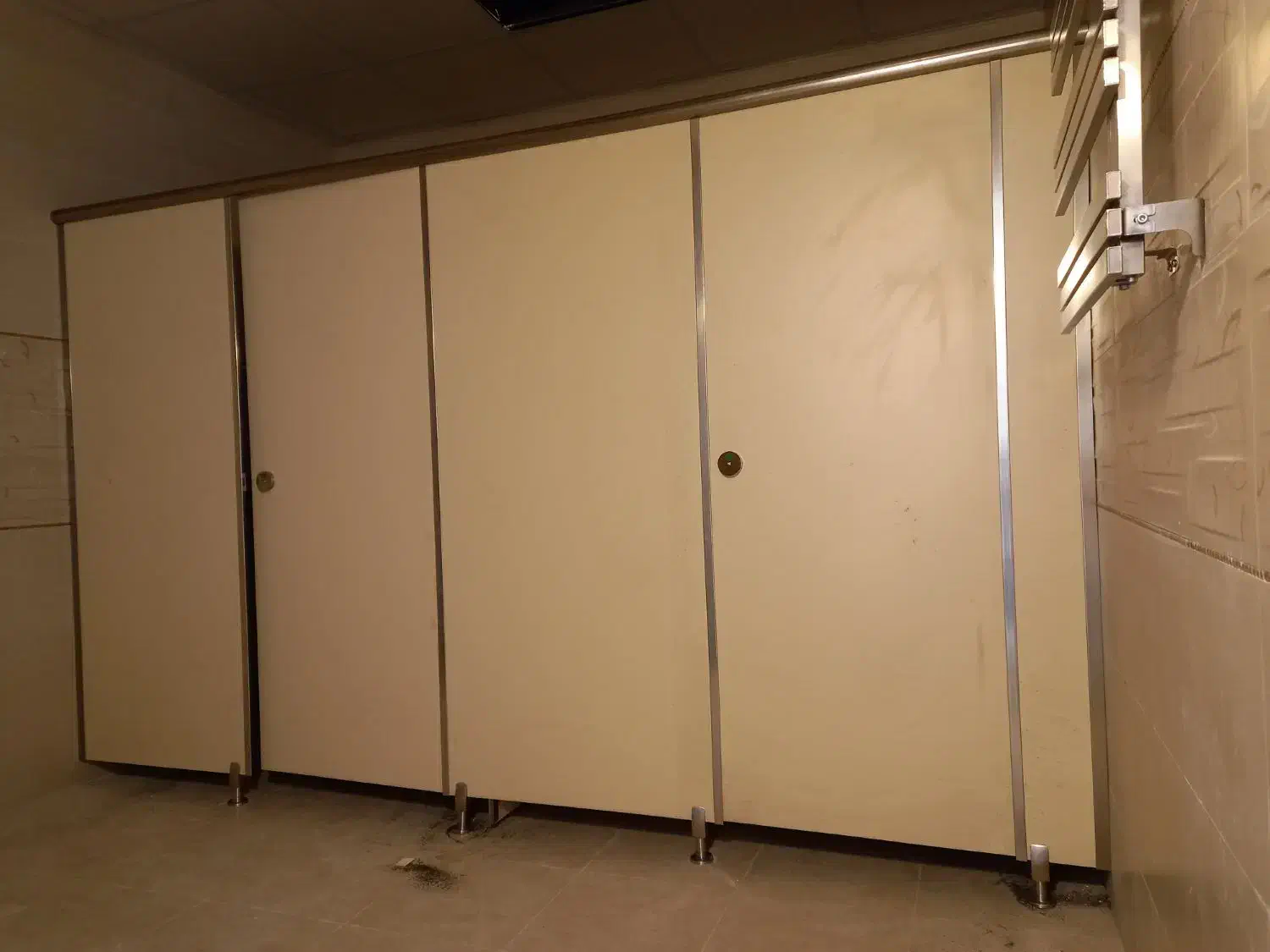 دربهای سرویس بهداشتی hpl عمومی|مصالح و تجهیزات ساختمان|قدس, شهر‌قدس|دیوار