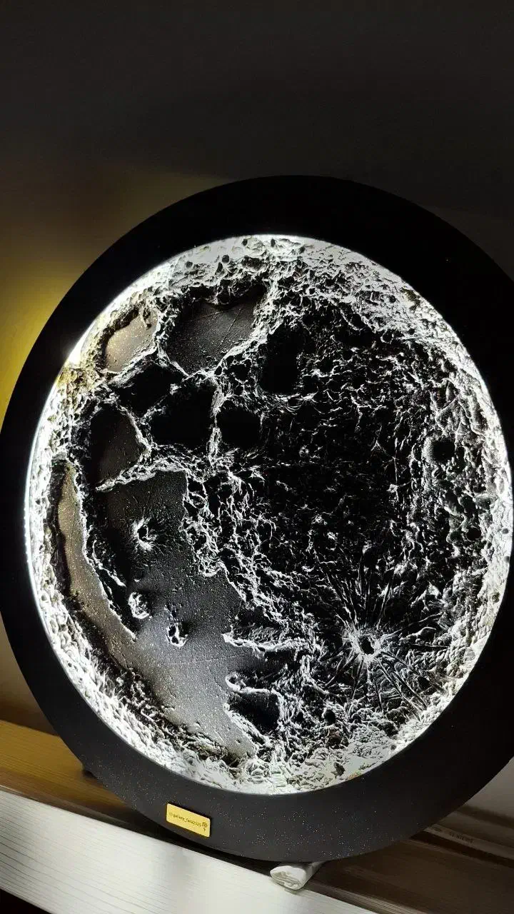 تابلوی ماه نورانی به همراه درخشش اکلیل قطر ۵۰ سانت|چراغ خواب و آباژور|خلیل شهر, |دیوار