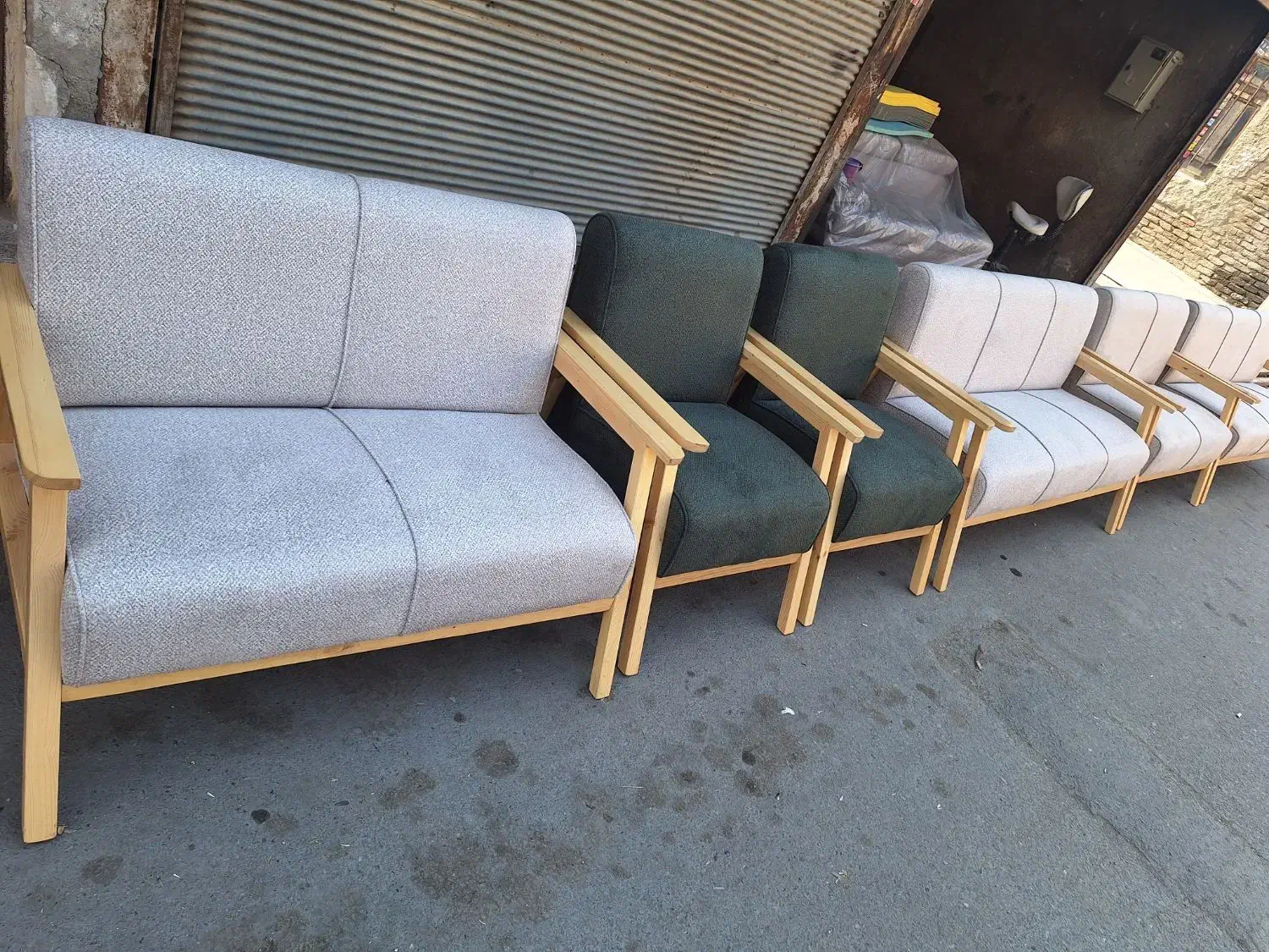 مبل مینی‌مال دسته چوبی کم جا|مبلمان خانگی و میز عسلی|تهران, خلازیر|دیوار