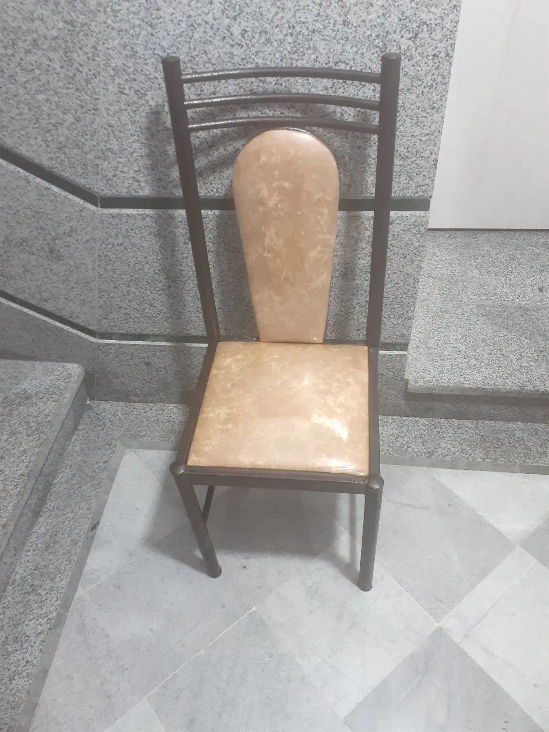 تعدادی میز و صندلی|میز و صندلی غذاخوری|قم, سالاریه|دیوار