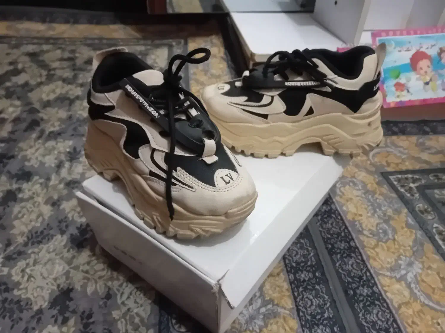 عمله تیمور|کفش و لباس بچه|شوش, |دیوار