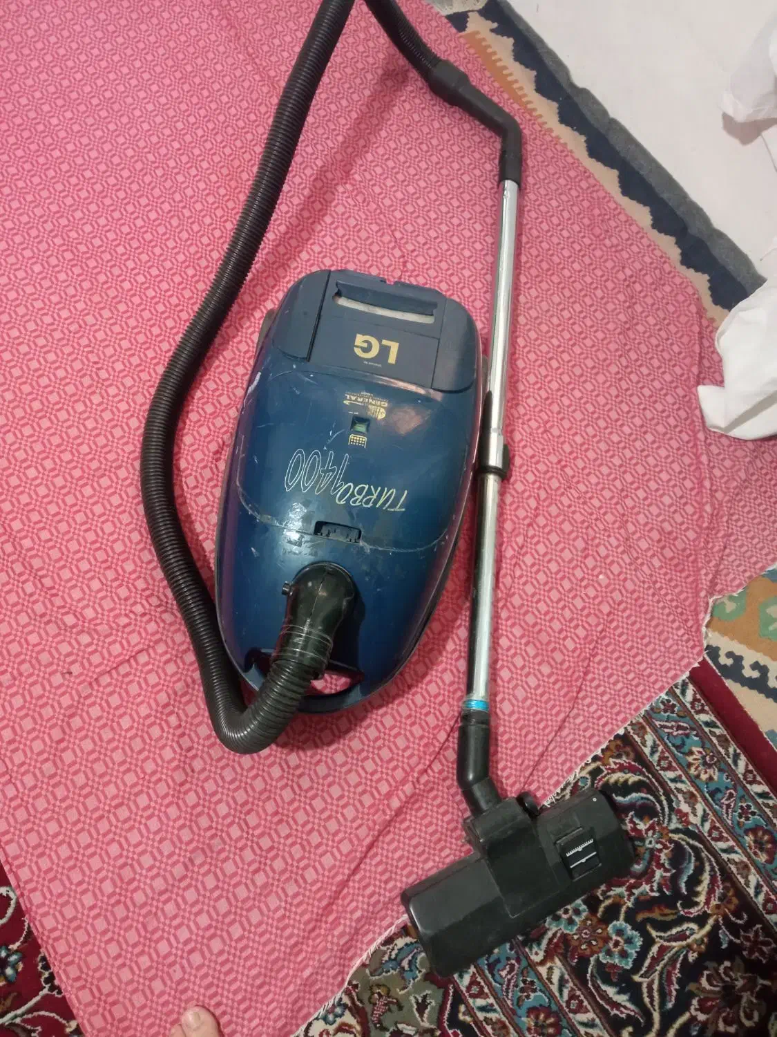 یک عدد جاروبرقی کار کرده|جاروبرقی، جارو شارژی، بخارشو|تویسرکان, |دیوار