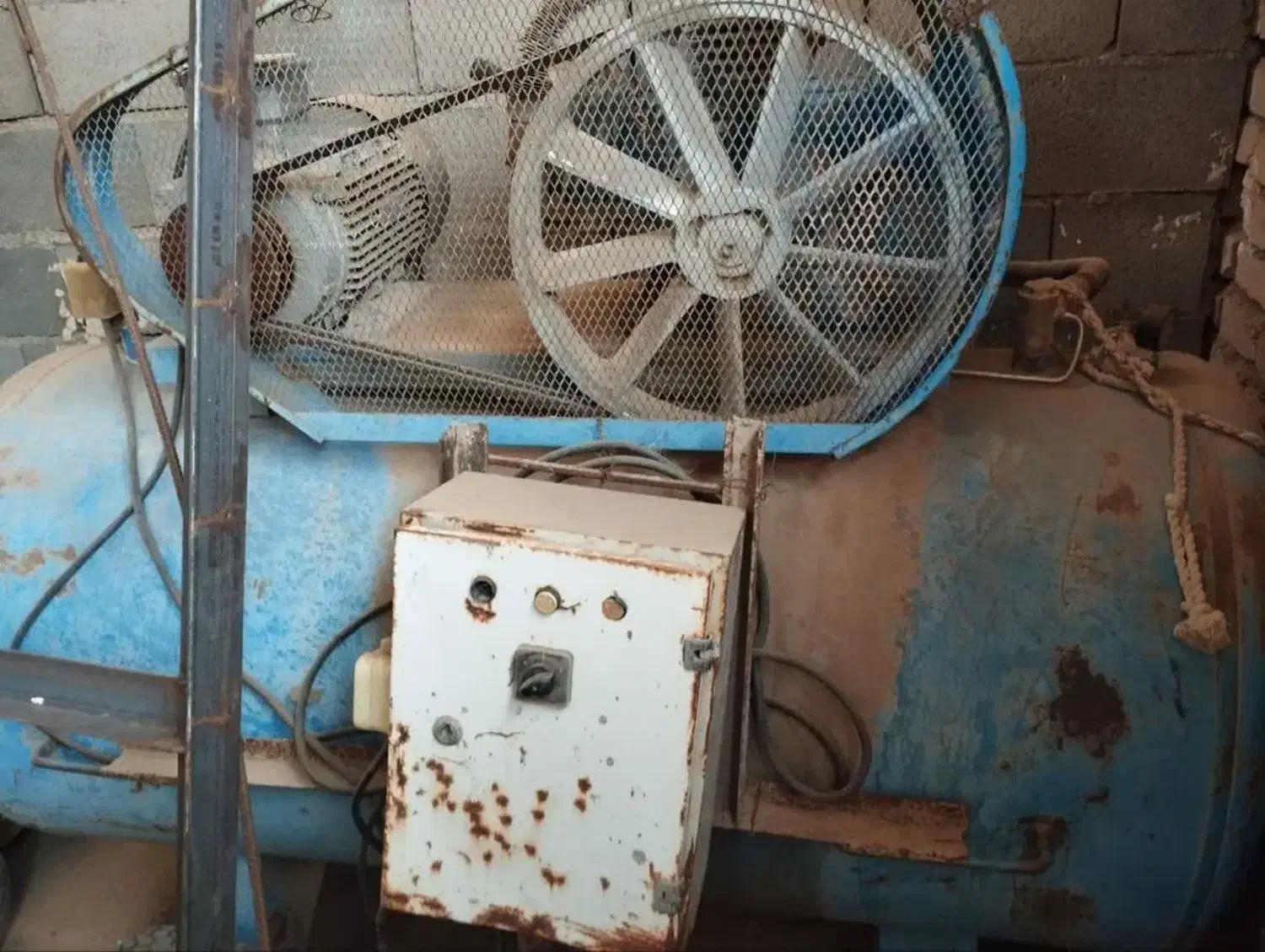 پمپ باد سه سیلندر برق سه فاز|ماشینآلات صنعتی|فرح دشت, |دیوار