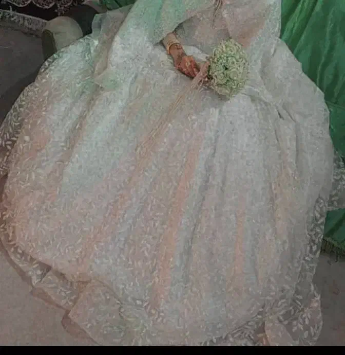 فروش و اجاره لباس عروس  و لباس حنا هر دو باهم|لباس|بندرعباس, |دیوار