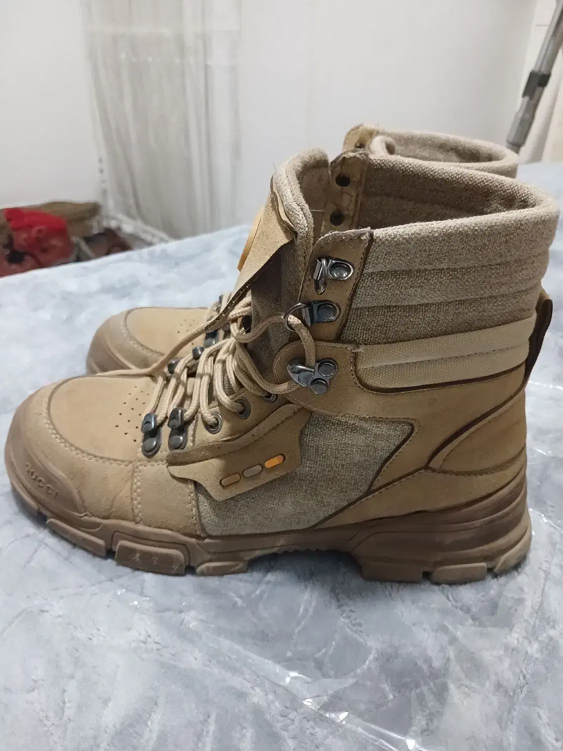 پوتین|کیف، کفش، کمربند|گنبد کاووس, |دیوار