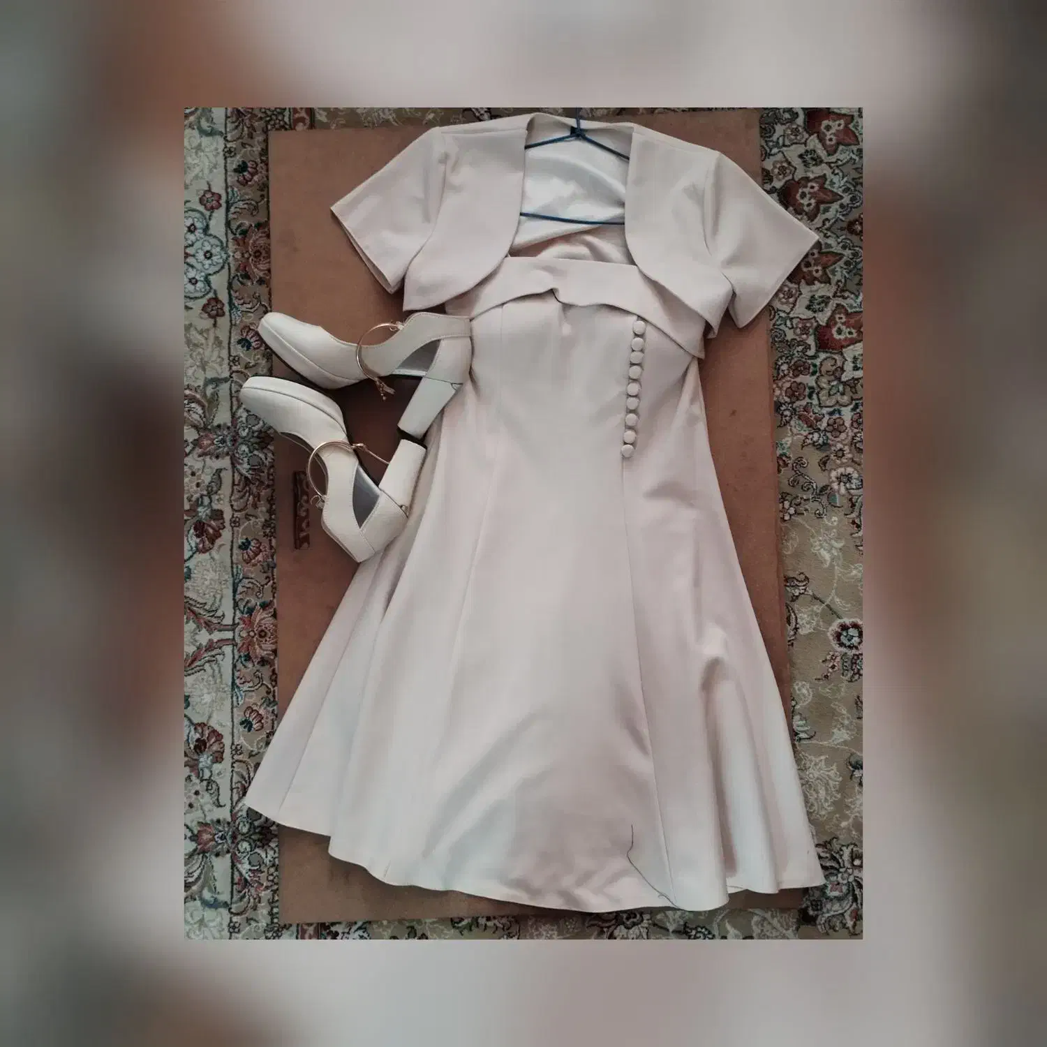 لباس مجلسی|لباس|فردوس (خراسان), |دیوار