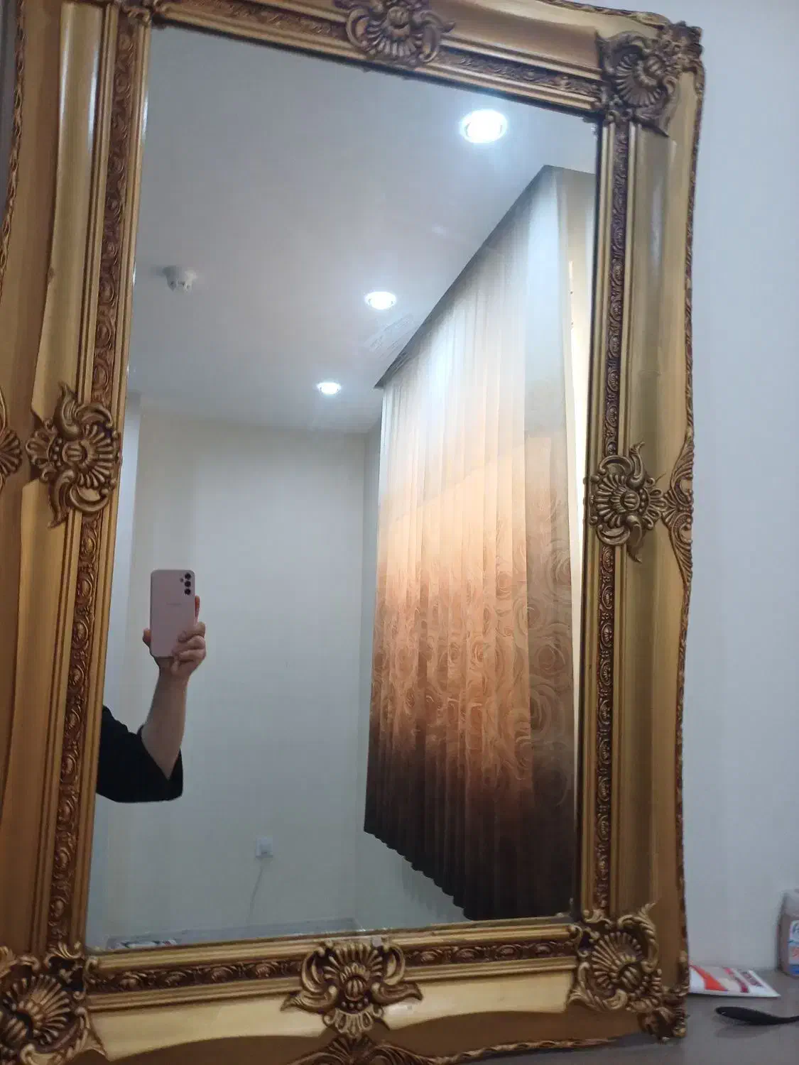 آینه|آینه|میانه, |دیوار