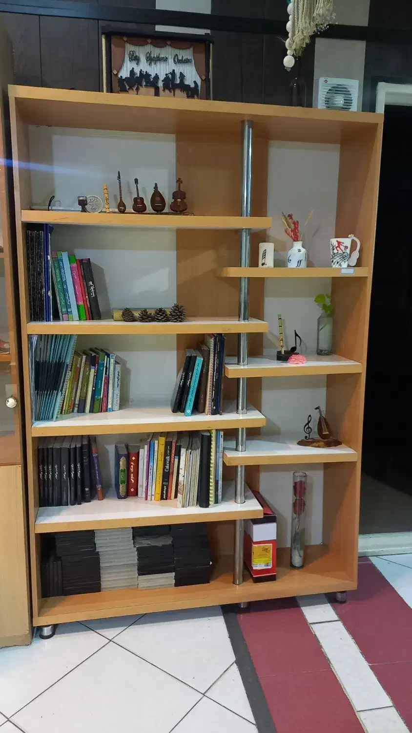 کتابخانه|کتابخانه، شلف، قفسه‌های دیواری|قم, بکایی|دیوار