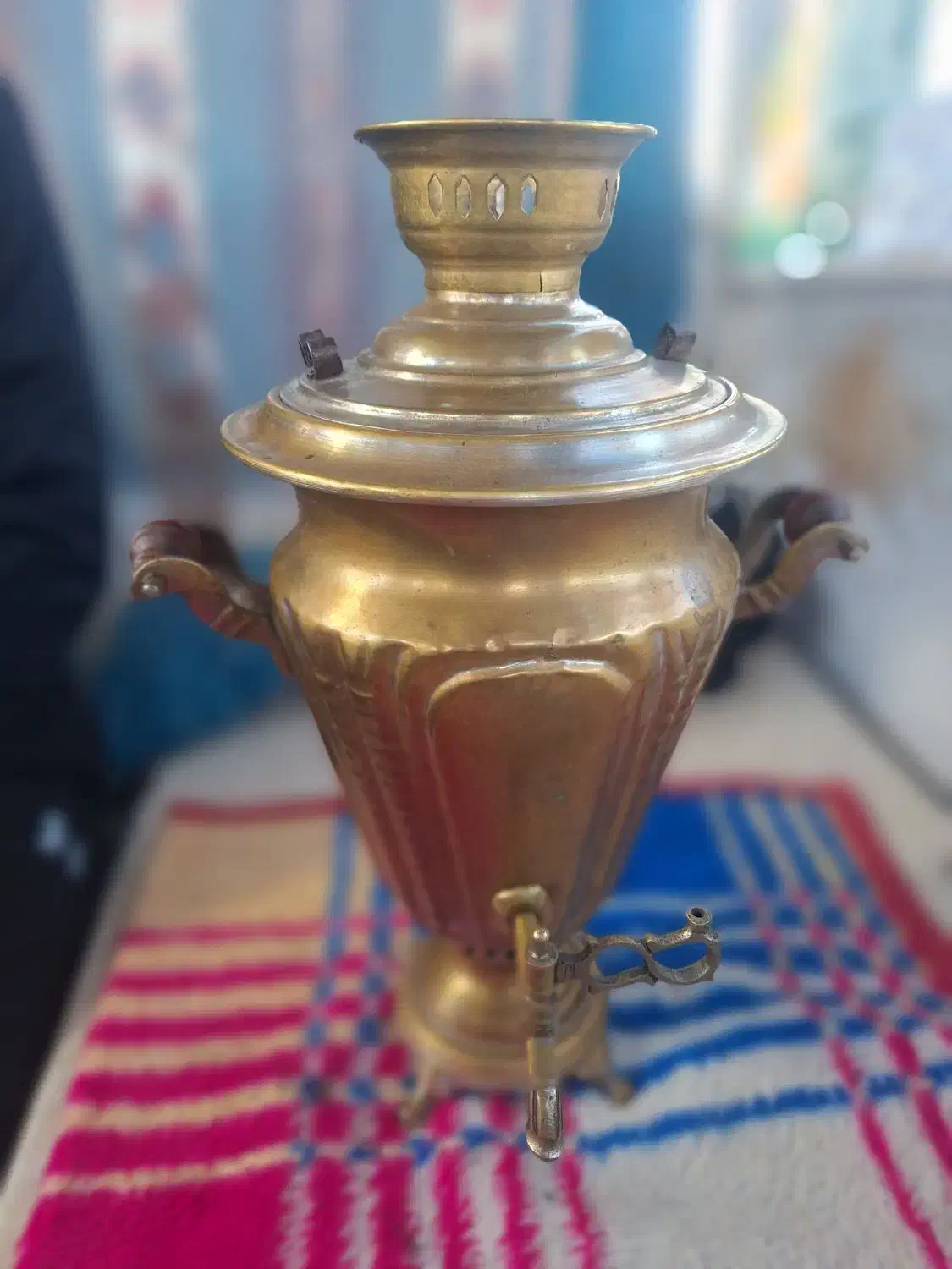 یک عدد سماور برنجی زغالی|کلکسیون اشیاء عتیقه|فومن, |دیوار