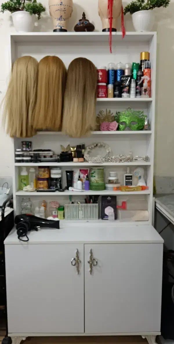 ویترین آرایشگاه|کتابخانه، شلف، قفسه‌های دیواری|نجف‌آباد, گلدشت|دیوار