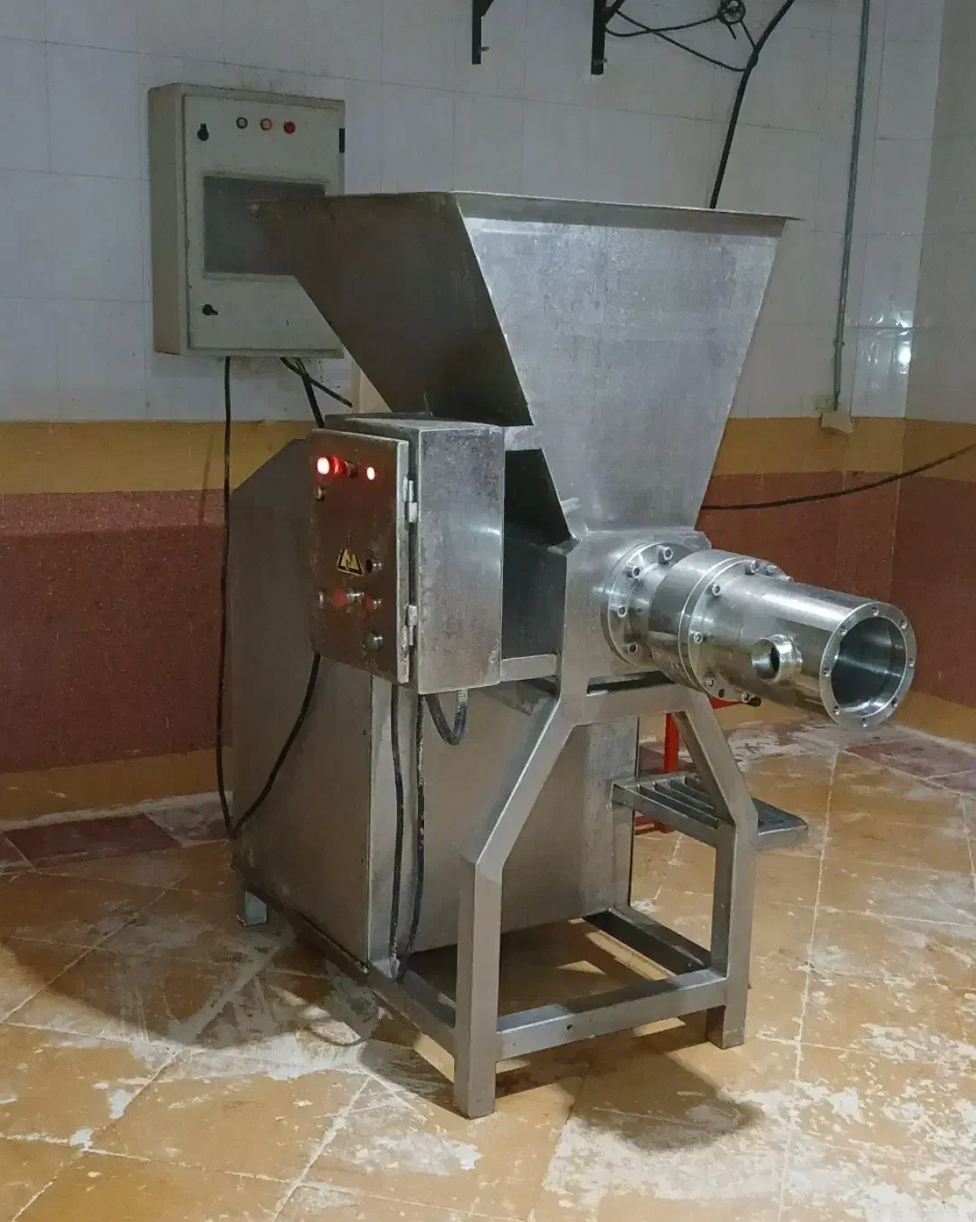 دستگاه استخوان گیر مرغ بادر|ماشین‌آلات صنعتی|مشهد, رباط طرق|دیوار