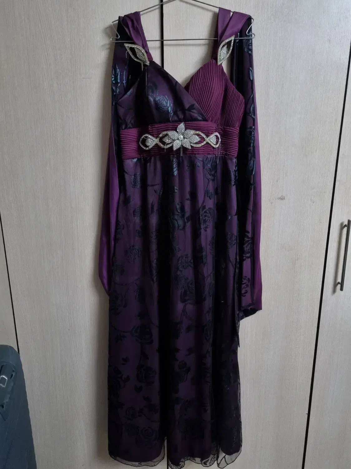 لباس مجلسی|لباس|مشهد, دانشجو|دیوار