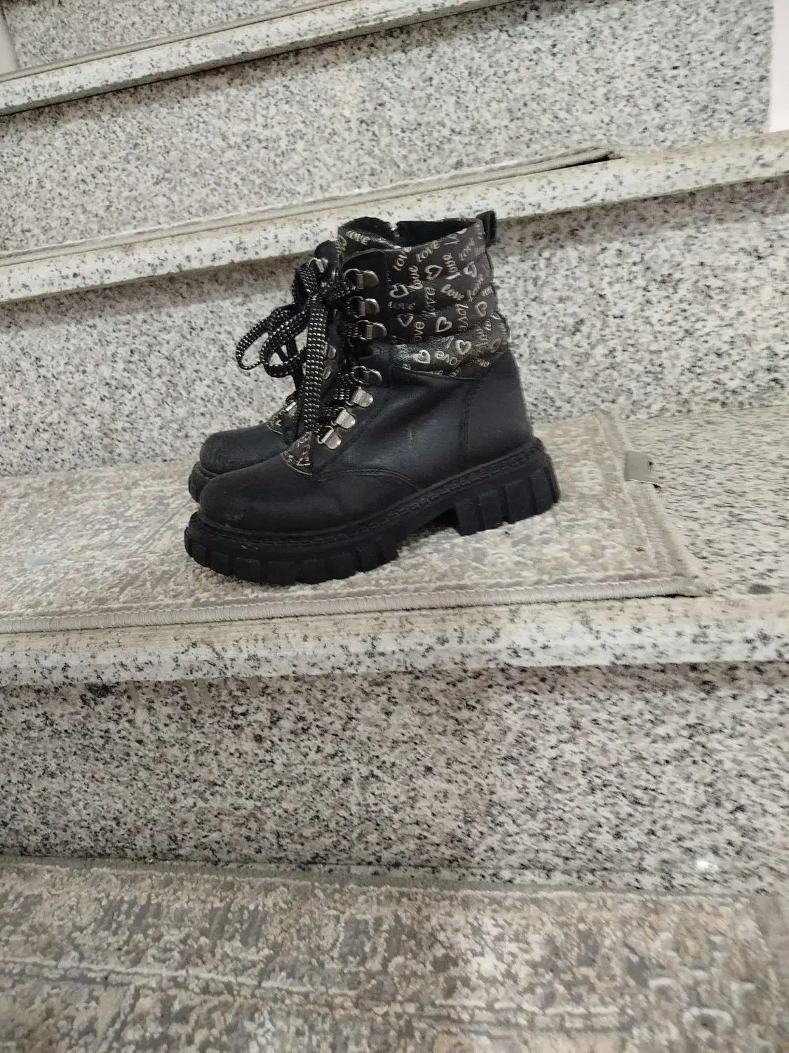 کفش|کفش و لباس بچه|نقده, |دیوار