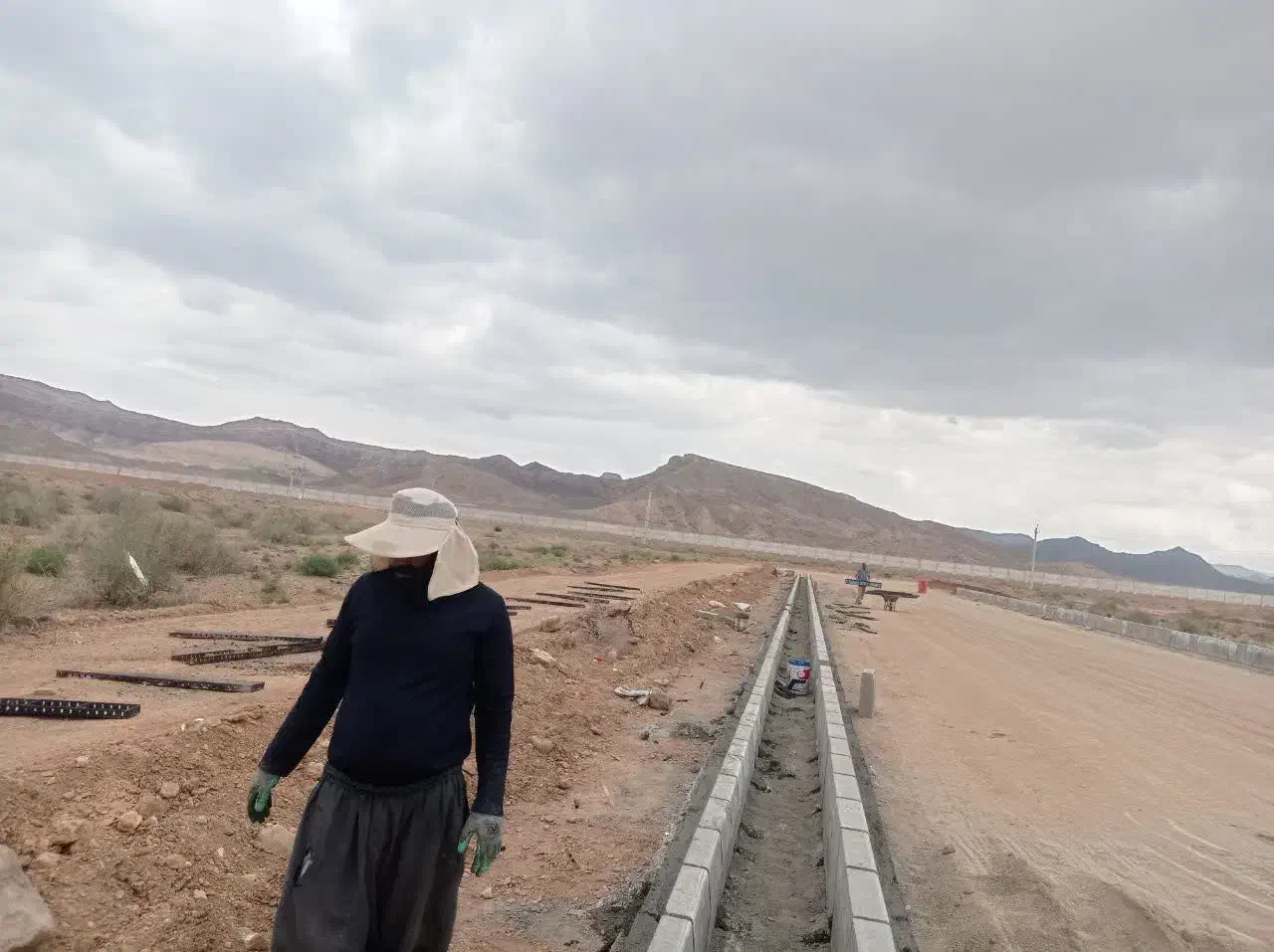 جدولکاری و بتن ریزی و سنگفرش جدول|خدمات پیشه و مهارت|قم, نیروگاه|دیوار