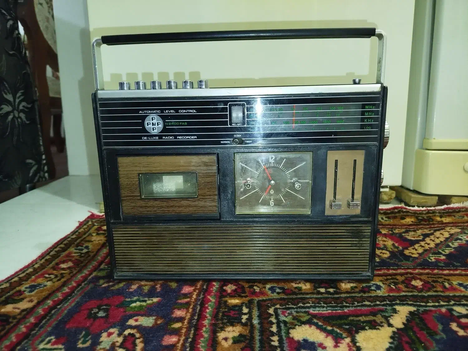 رادیو قدیمی آنتیک|کلکسیون اشیاء عتیقه|سلماس, |دیوار