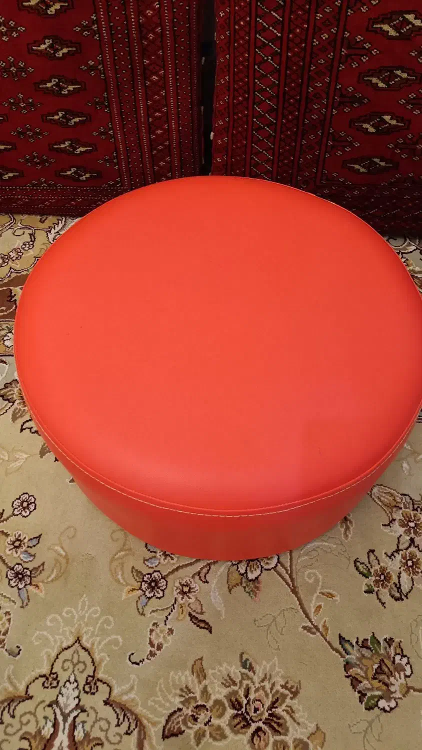 مبل همراه با پاف بچگانه|تخت و صندلی بچه|شاهین‌شهر, نظامی|دیوار