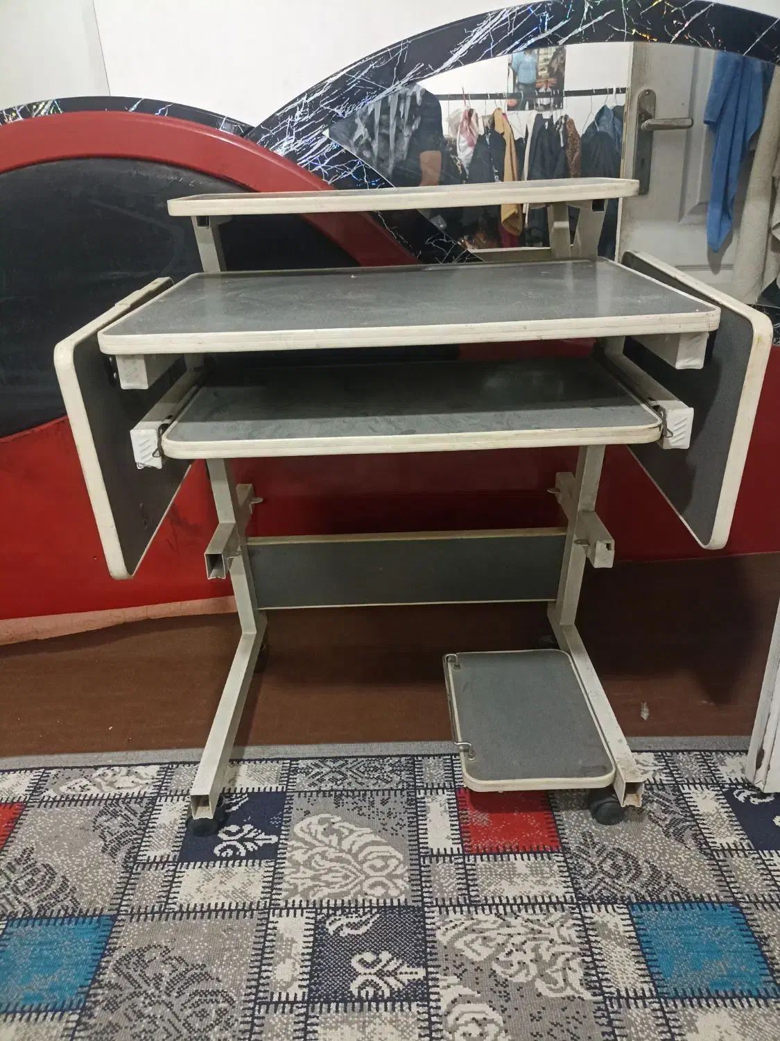 میز|میز تحریر و کامپیوتر|قرچک, مهدیه|دیوار