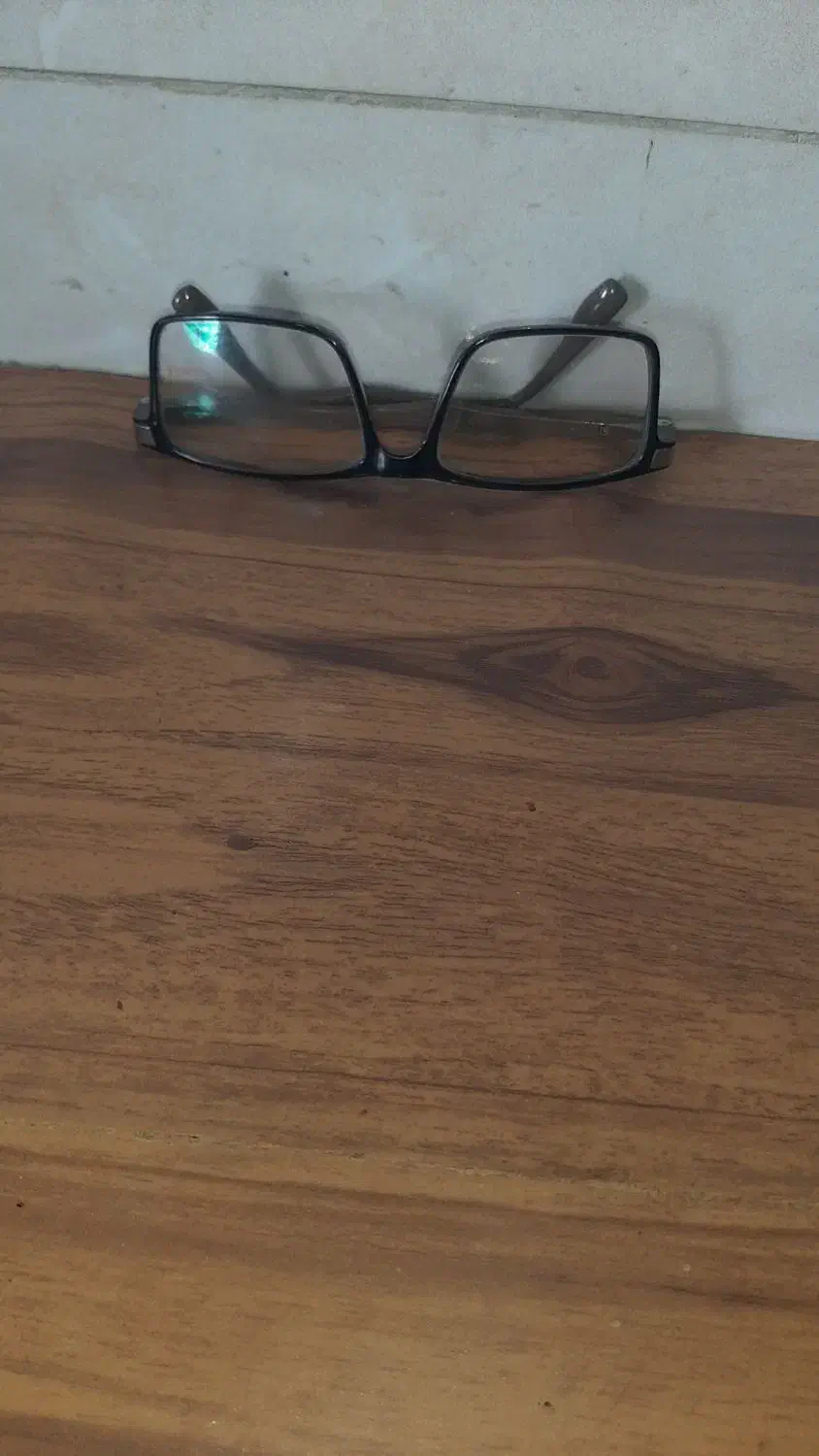 عینک با جعبه گم شده|اشیا|بهبهان, |دیوار