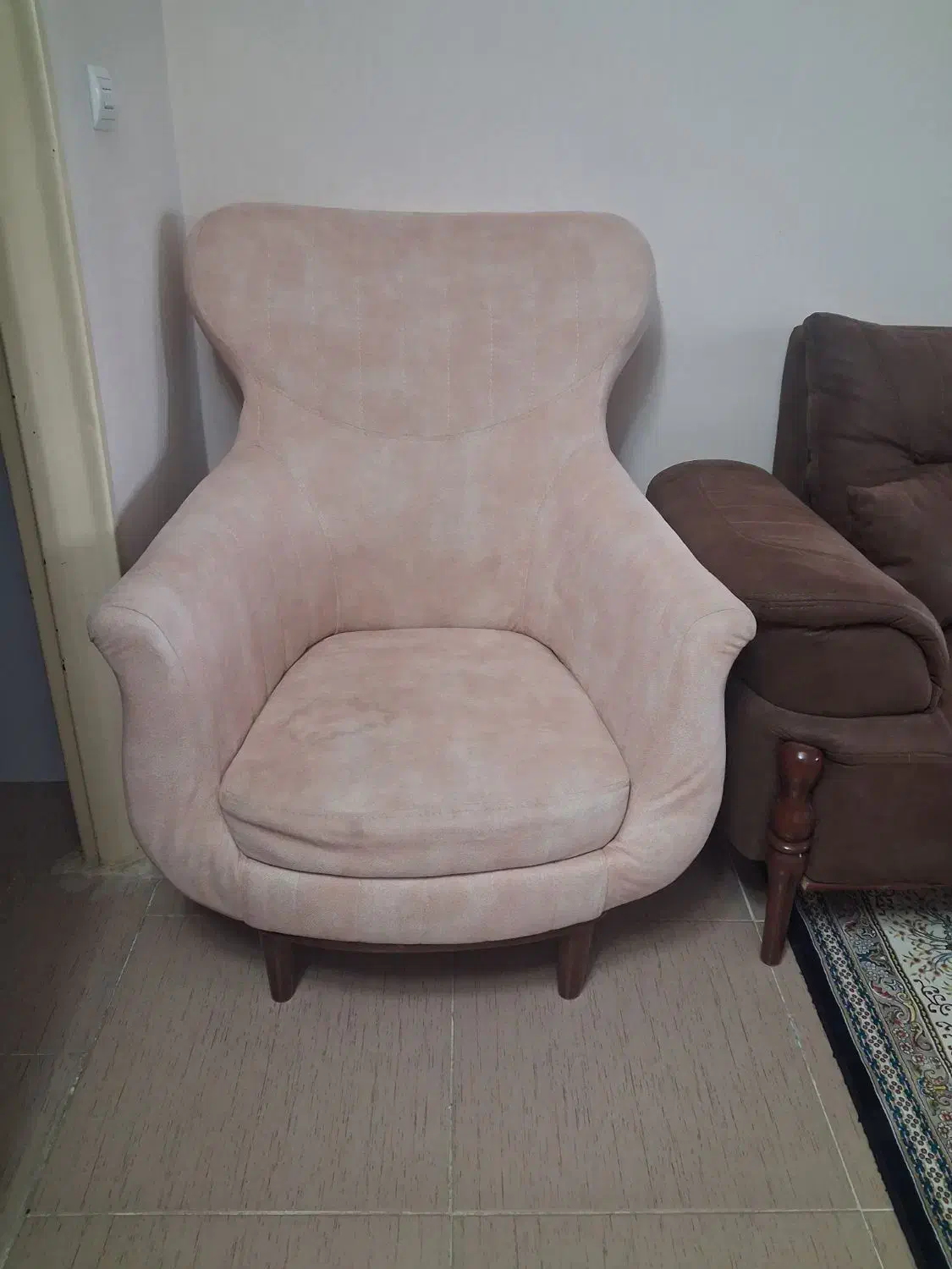 مبل راحتی چستر|مبلمان خانگی و میز عسلی|بروجرد, |دیوار