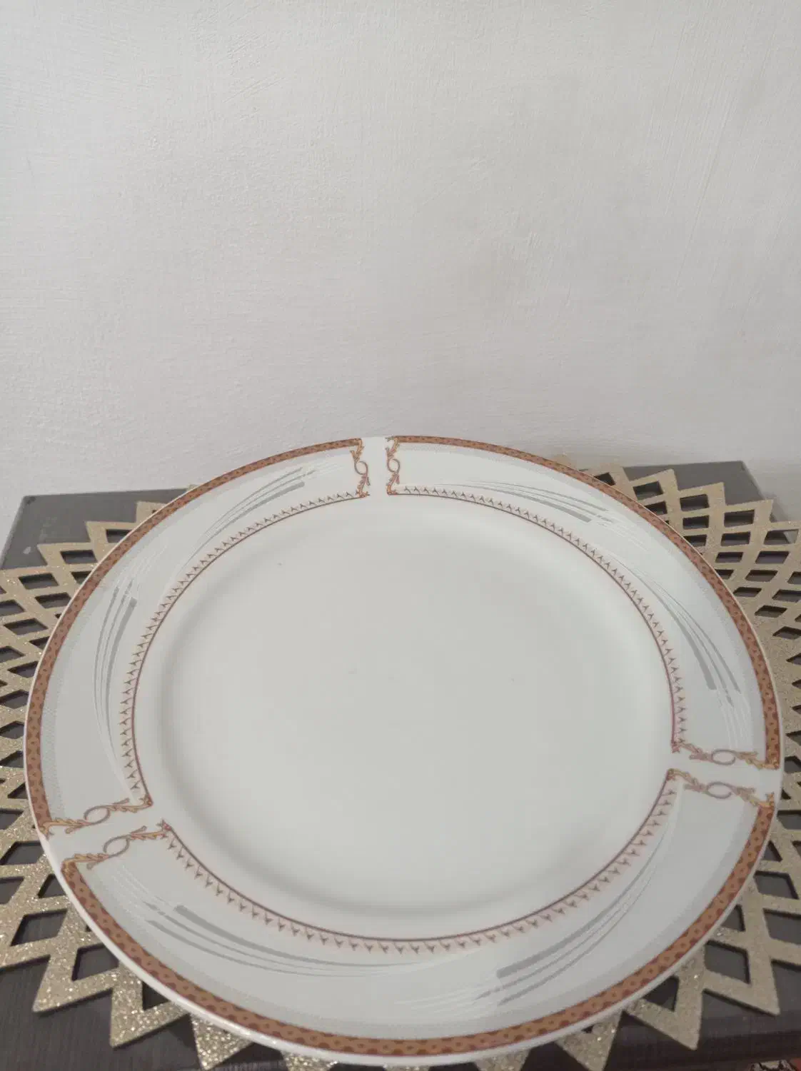 مقداری وسایل|ظروف سرو و پذیرایی|بروجرد, |دیوار