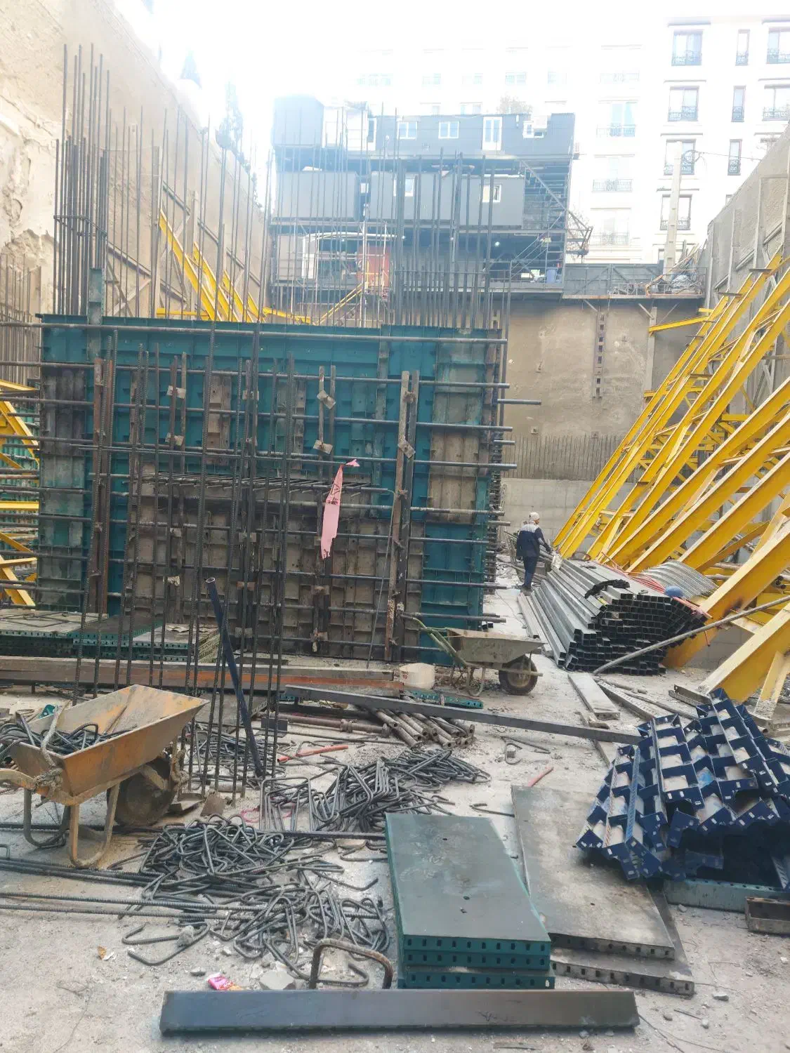 استخدام نیرو و اکیپ آرماتور بند|استخدام معماری، عمران و ساختمانی|تهران, سعادتآباد|دیوار