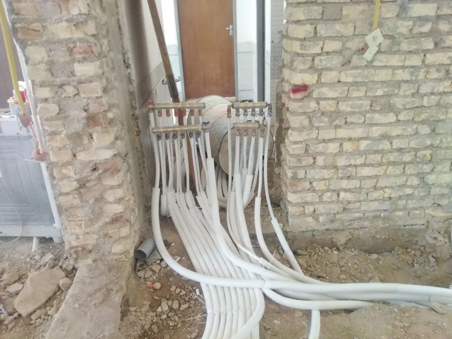 تاسیسات لوله کشی ساختمان|خدمات پیشه و مهارت|نی‌ریز, |دیوار