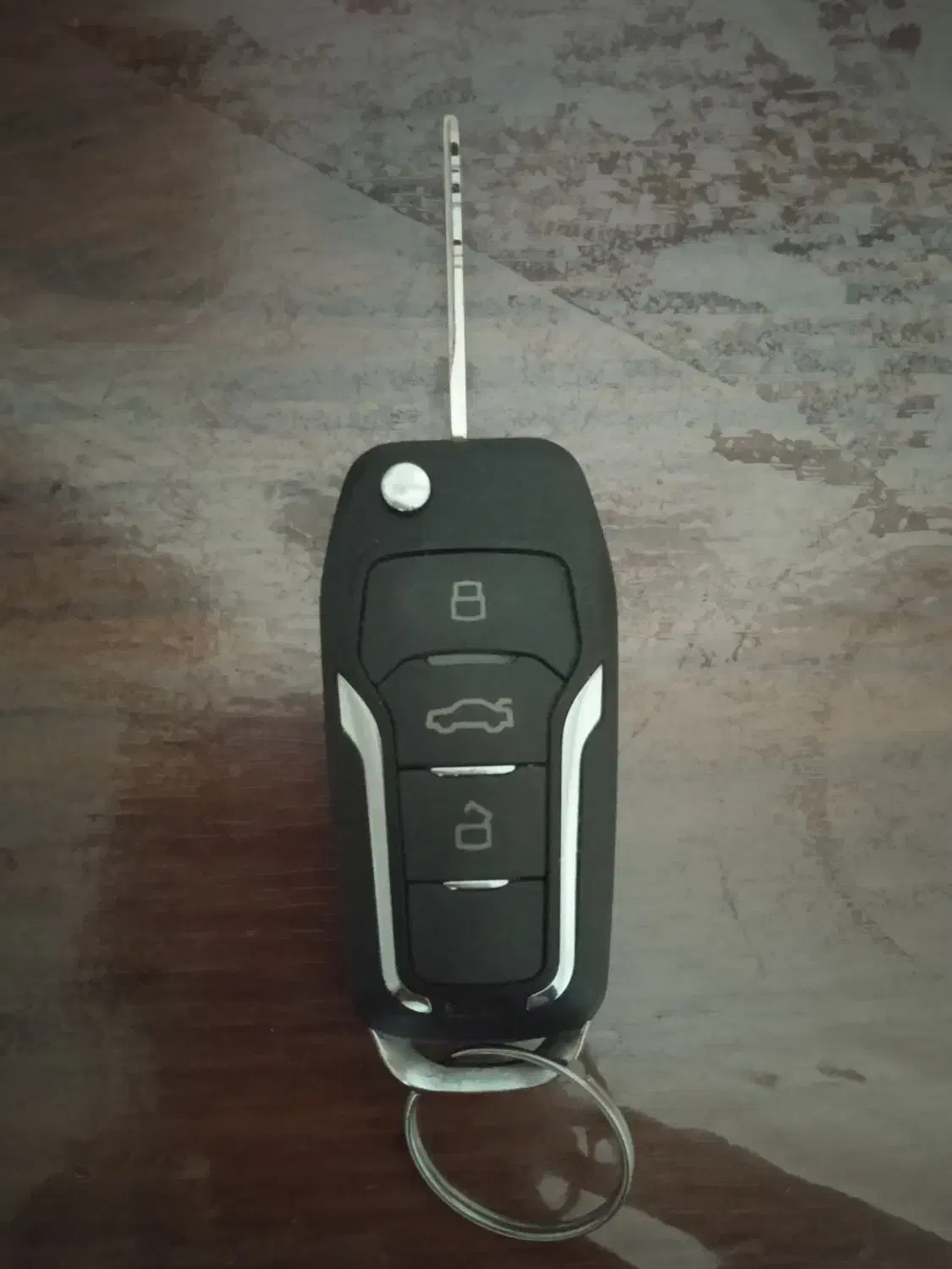 سویچ ساینا گم شده|اشیا|شهرکرد, |دیوار