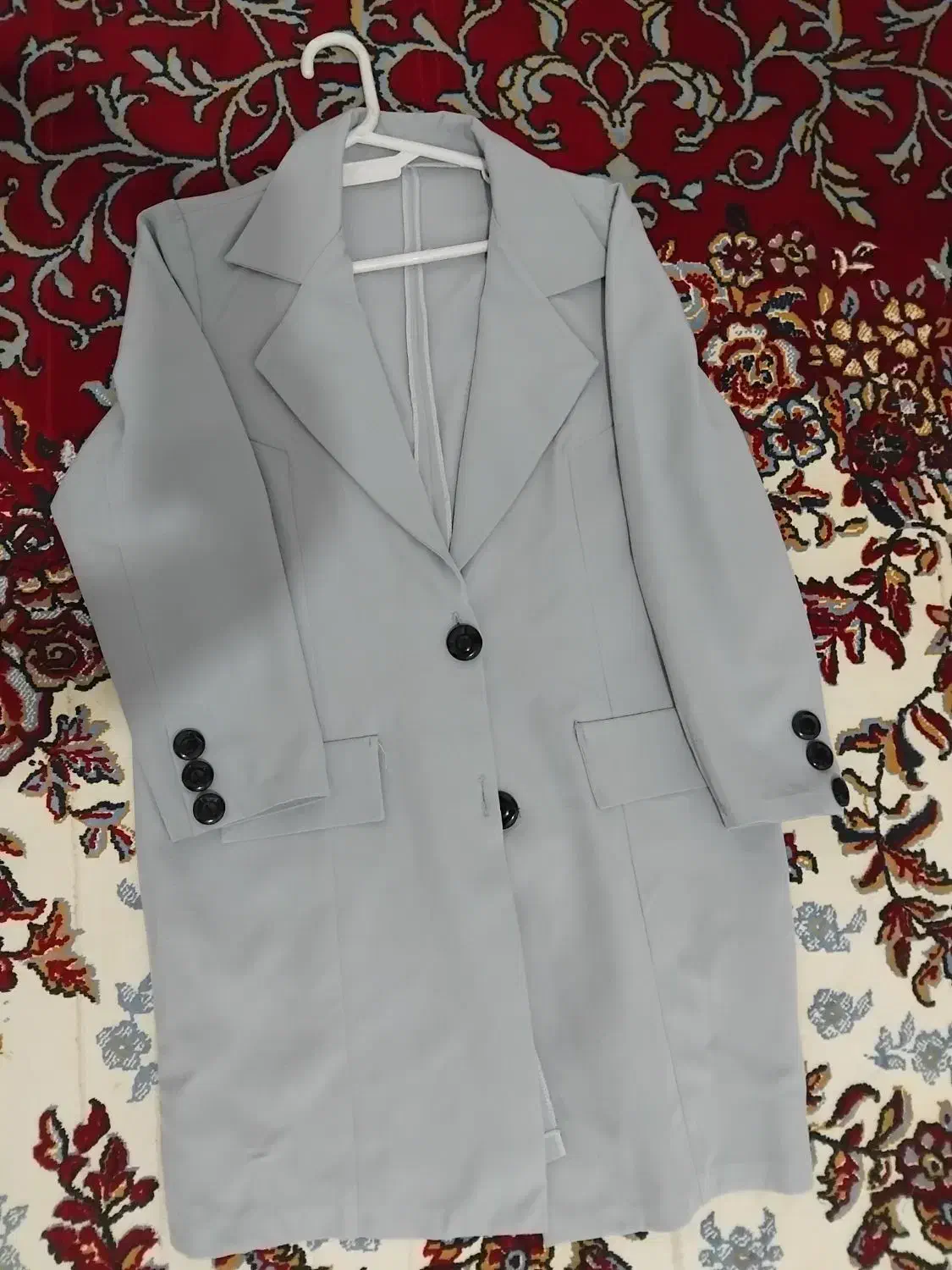 تعدادی مانتوکتی|لباس|ازنا, |دیوار