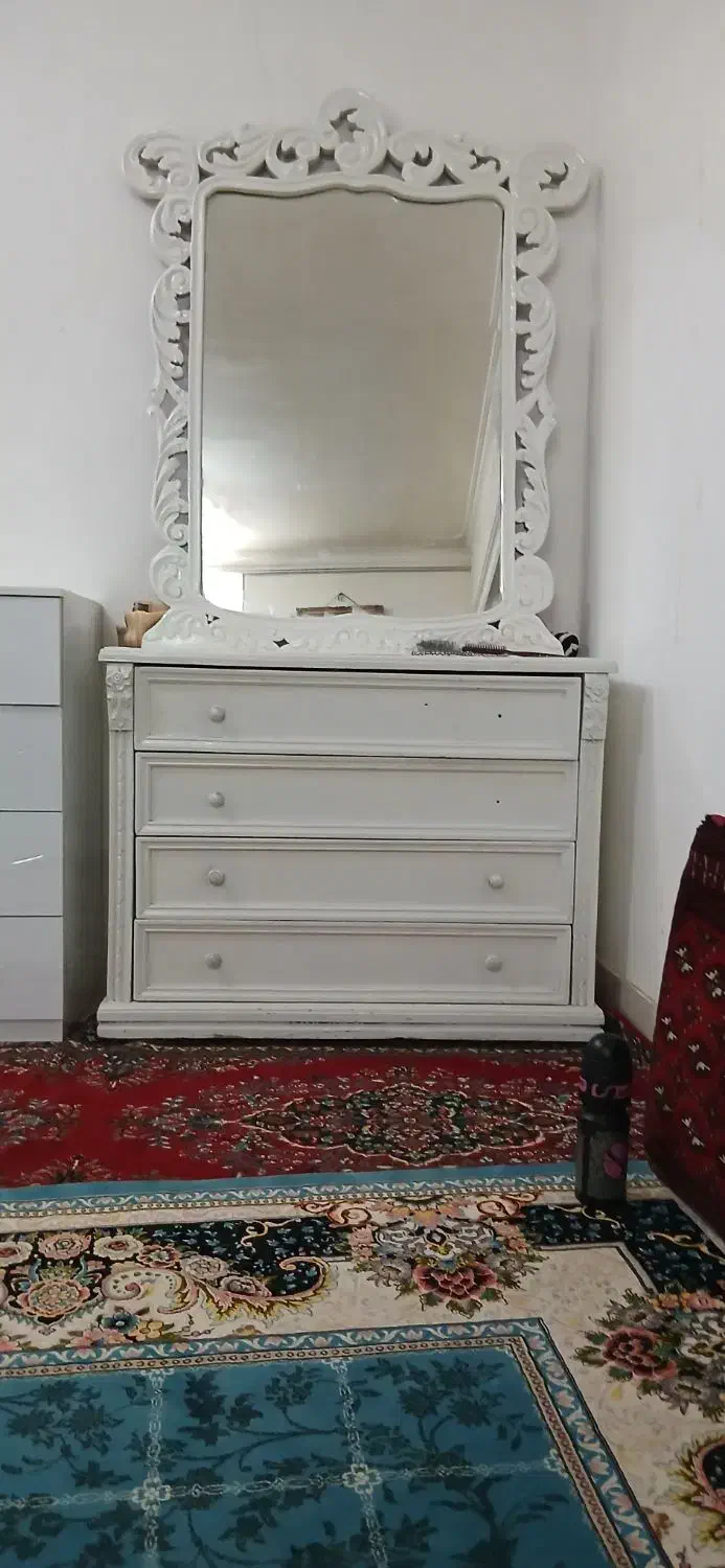 آینه دلاور تمیز در حد نو|جاکفشی، کمد، دراور|تربت‌حیدریه, کلاته توکلی|دیوار