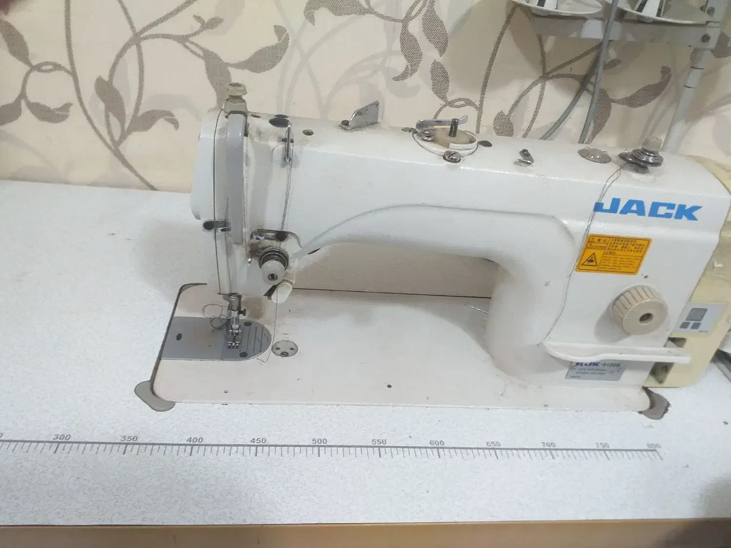 چرخ راسته دوز|چرخ خیاطی و ریسندگی|اهواز, کوی باهنر|دیوار