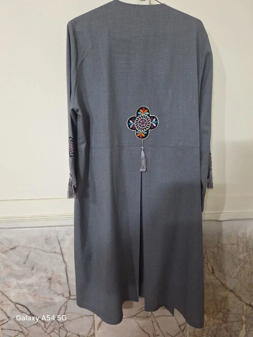 مانتو|لباس|مشهد, کارگران|دیوار