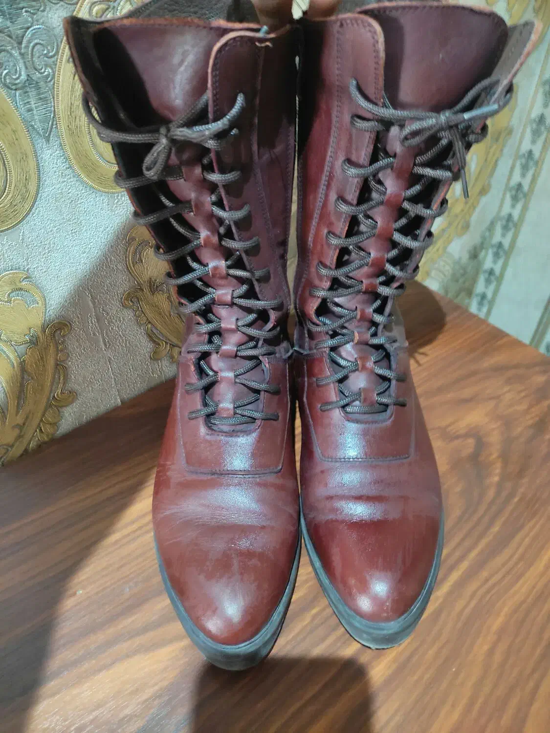 پوتین|کیف، کفش، کمربند|رشت, گلسار|دیوار