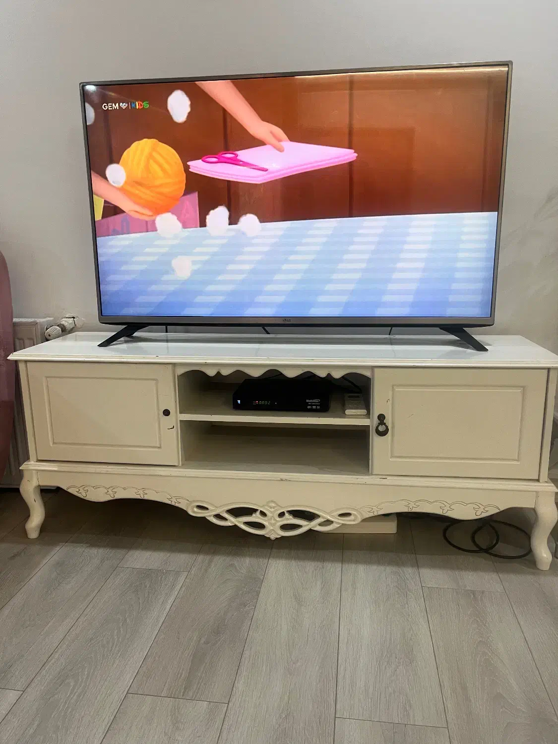 میز تلویزیون|مبلمان خانگی و میز عسلی|گرگان, |دیوار