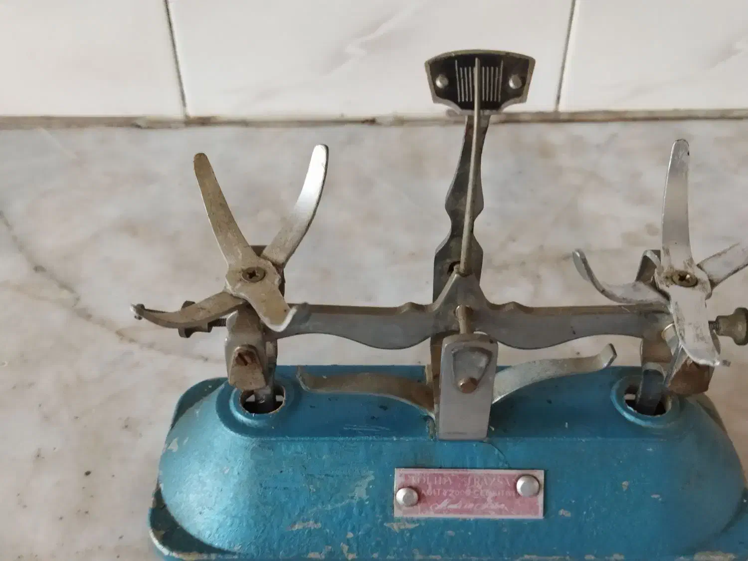 ترازوعتیقه|کلکسیون اشیاء عتیقه|یزد, |دیوار