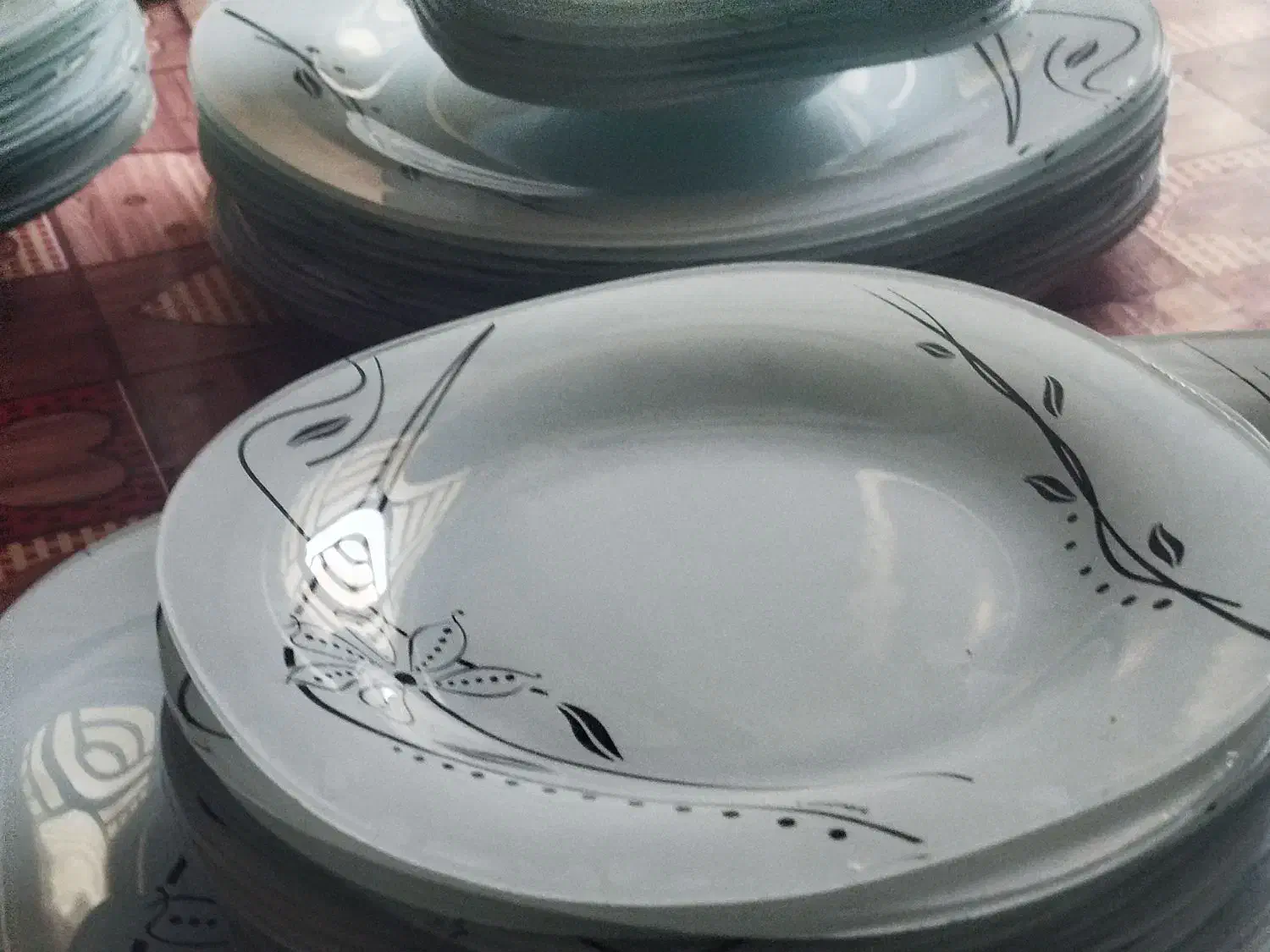 سرویس بشقاب و استکان|ظروف سرو و پذیرایی|شیراز, شاه قلی بیگی|دیوار