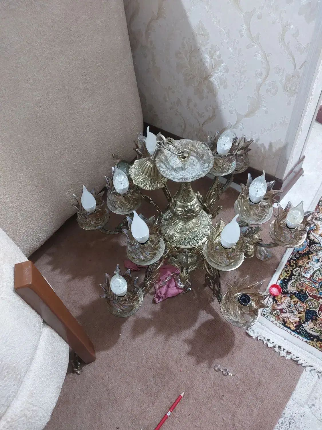 لوستر ۶ شاخه طرح فرشته برنز. درحد|لوستر و چراغ آویز|هشتگرد, فاز ۳ مهستان|دیوار