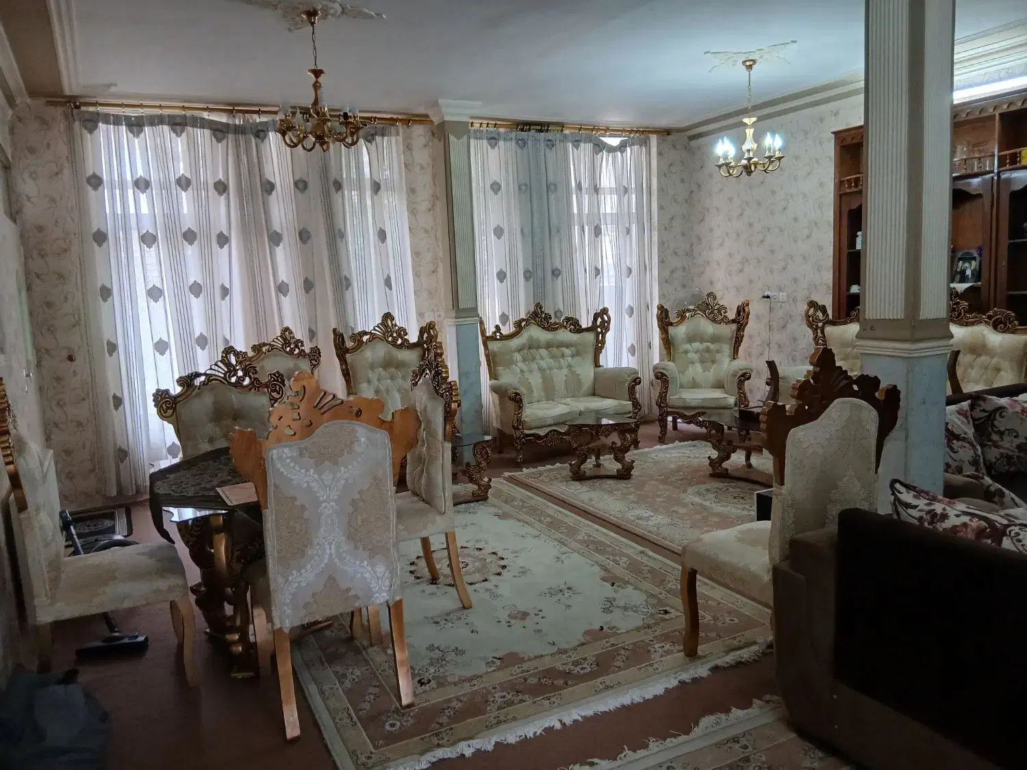 مبل ۹ نفره سالم بدون پارگی و شکستگی کم استفاده شده|مبلمان خانگی و میز عسلی|اردبیل, |دیوار